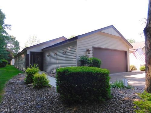 32885 Mills Rd, North Ridgeville, OH, 44039-2350 | Card Image