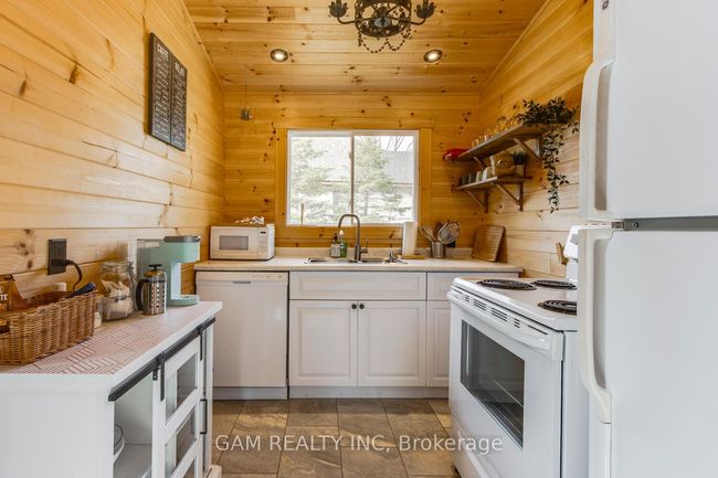 14 Moonlight Crt, House other with 2 bedrooms, 1 bathrooms and 4 parking in Tiny ON | Image 13