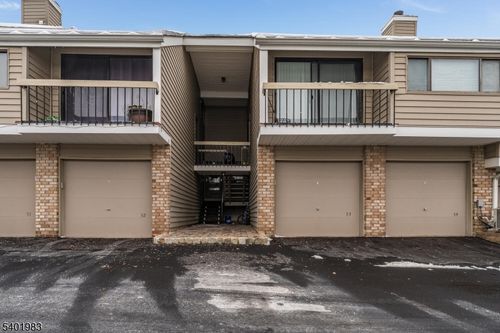 53 Overlook Dr, Clinton, NJ, 08809-1133 | Card Image