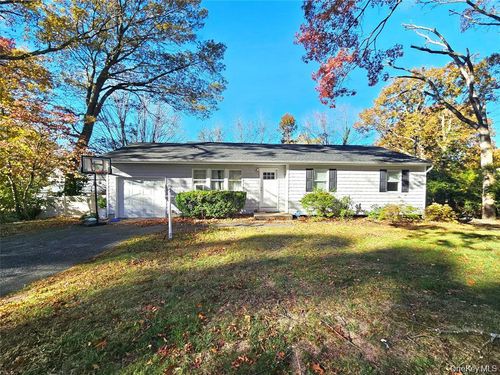 228 Hudson Ave, Lake Grove, NY, 11755-2513 | Card Image