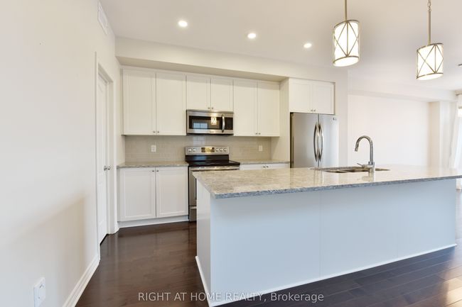 256 Brambling Way, House attached with 3 bedrooms, 3 bathrooms and 1 parking in Nepean ON | Image 8
