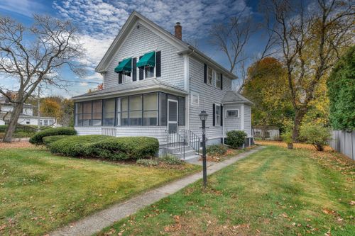 8 Chapel Rd, Barrington, RI, 02806-1858 | Card Image