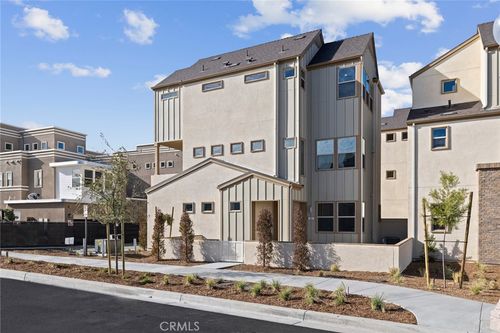 162 Frame, Irvine, CA, 92618-1373 | Card Image