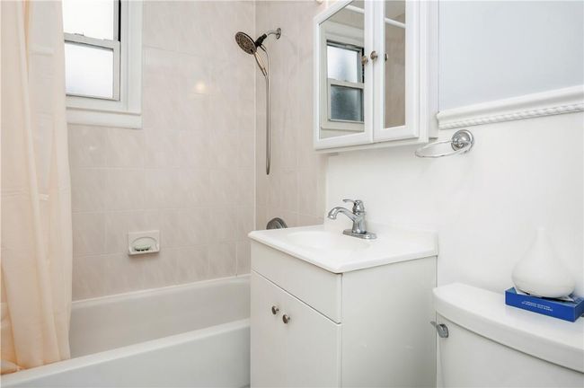 APT-1J - 10 Bryant Cres, Home with 1 bedrooms, 1 bathrooms and null parking in White Plains NY | Image 21