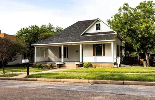 809 N 6th St, Ballinger, TX, 76821 | Card Image