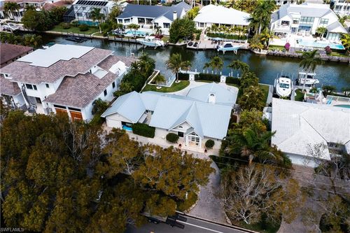 675 18th Ave S, NAPLES, FL, 34102-7538 | Card Image