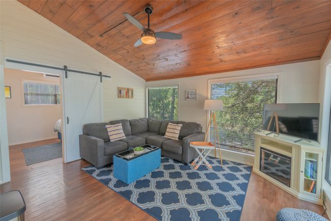 108 E Barker Creek Dr, House other with 3 bedrooms, 2 bathrooms and null parking in Scroggins TX | Image 5