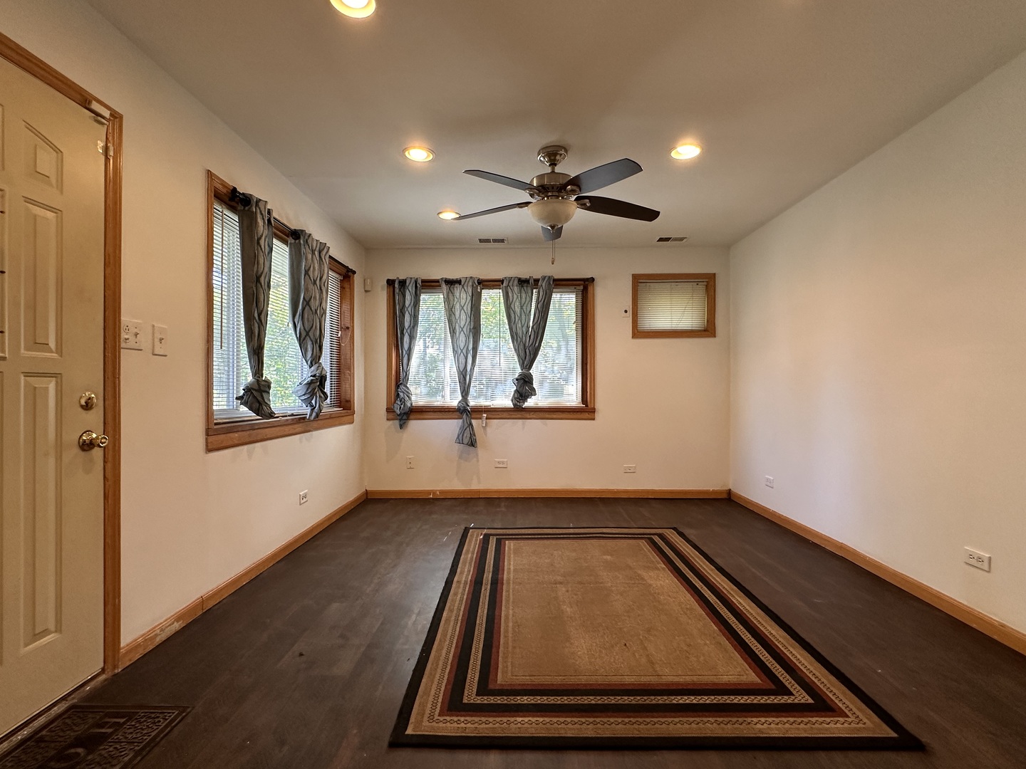 16880 Anthony Avenue, For Rent in Hazel Crest Zoocasa