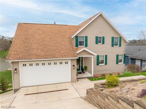 376 E Mohawk Dr, Malvern, OH, 44644-9516 | Card Image