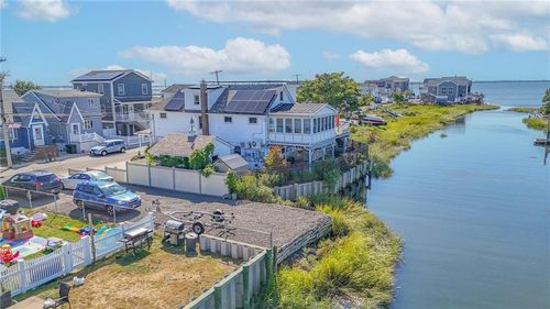 21 W 18th Rd, Broad Channel, NY, 11693-1209 | Card Image