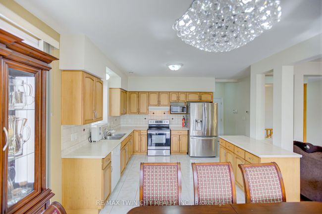 106 Country Clair St, House other with 3 bedrooms, 4 bathrooms and 2 parking in Kitchener ON | Image 10