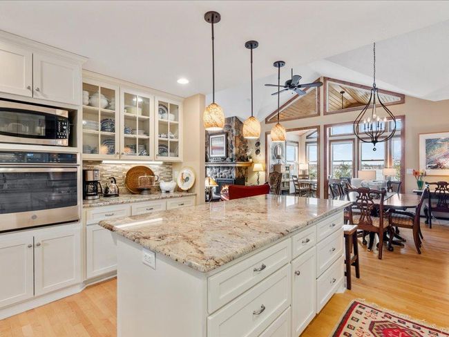 1303 E Point Dr, Townhouse with 3 bedrooms, 3 bathrooms and null parking in East Gull Lake MN | Image 8