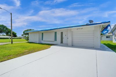 8508 Nw 59th Pl, House other with 2 bedrooms, 2 bathrooms and null parking in Tamarac FL | Image 3