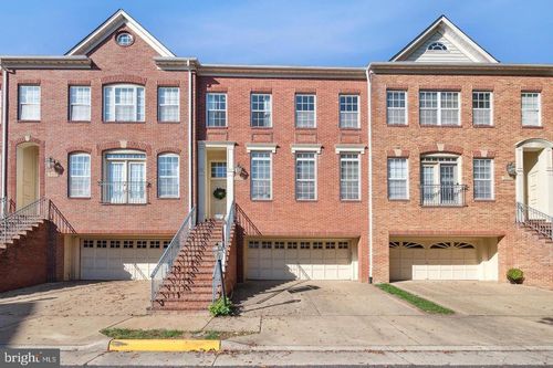 2804 Saint Croix Dr, VIENNA, VA, 22180-7449 | Card Image
