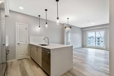 420 - 40 Carrington Plaza Nw, Condo with 2 bedrooms, 2 bathrooms and 1 parking in Calgary AB | Image 2