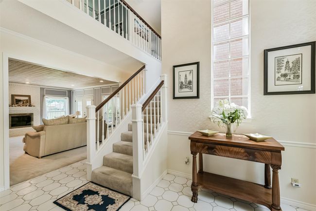 Elegant 2 story Foyer | Image 4