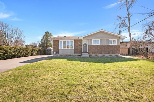 2052 Valley Dr, Ottawa, ON, K1G2P4 | Card Image