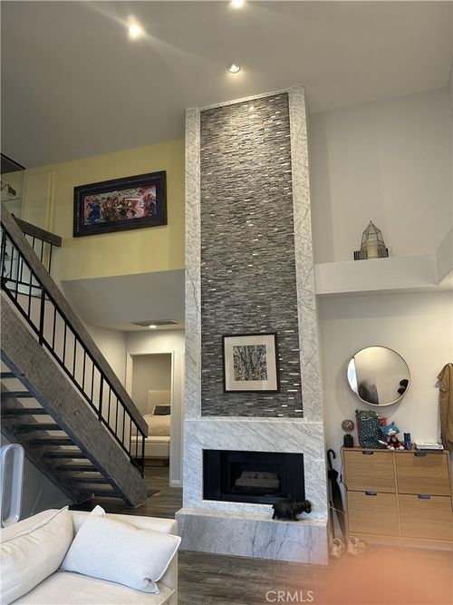 402-18445 Hatteras St, Tarzana, CA, 91356 | Card Image