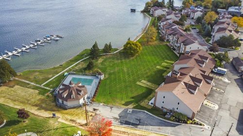 3432 Loon Lake Ct, Waterford Twp, MI, 48329-4278 | Card Image