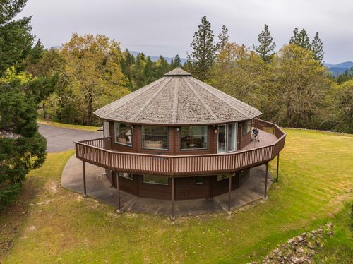 398 Madrone Ridge Dr, Grants Pass, OR, 97527-7149 | Card Image