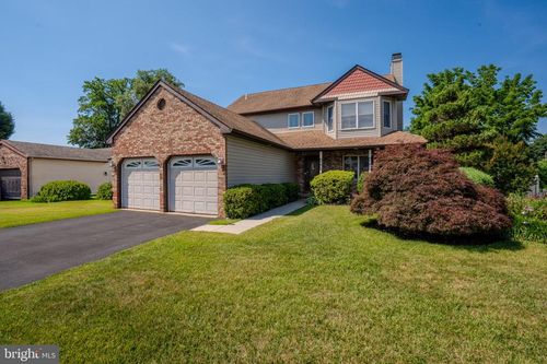 952 Duxbury Dr, Langhorne, PA, 19047-3631 | Card Image