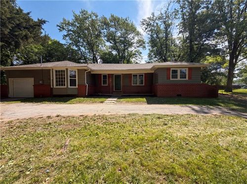 1825 Ne Bren Mar Rd, Lee's Summit, MO, 64086-5308 | Card Image