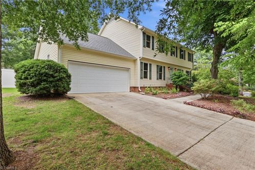905 Northshore Ct, High Point, NC, 27265-1301 | Card Image