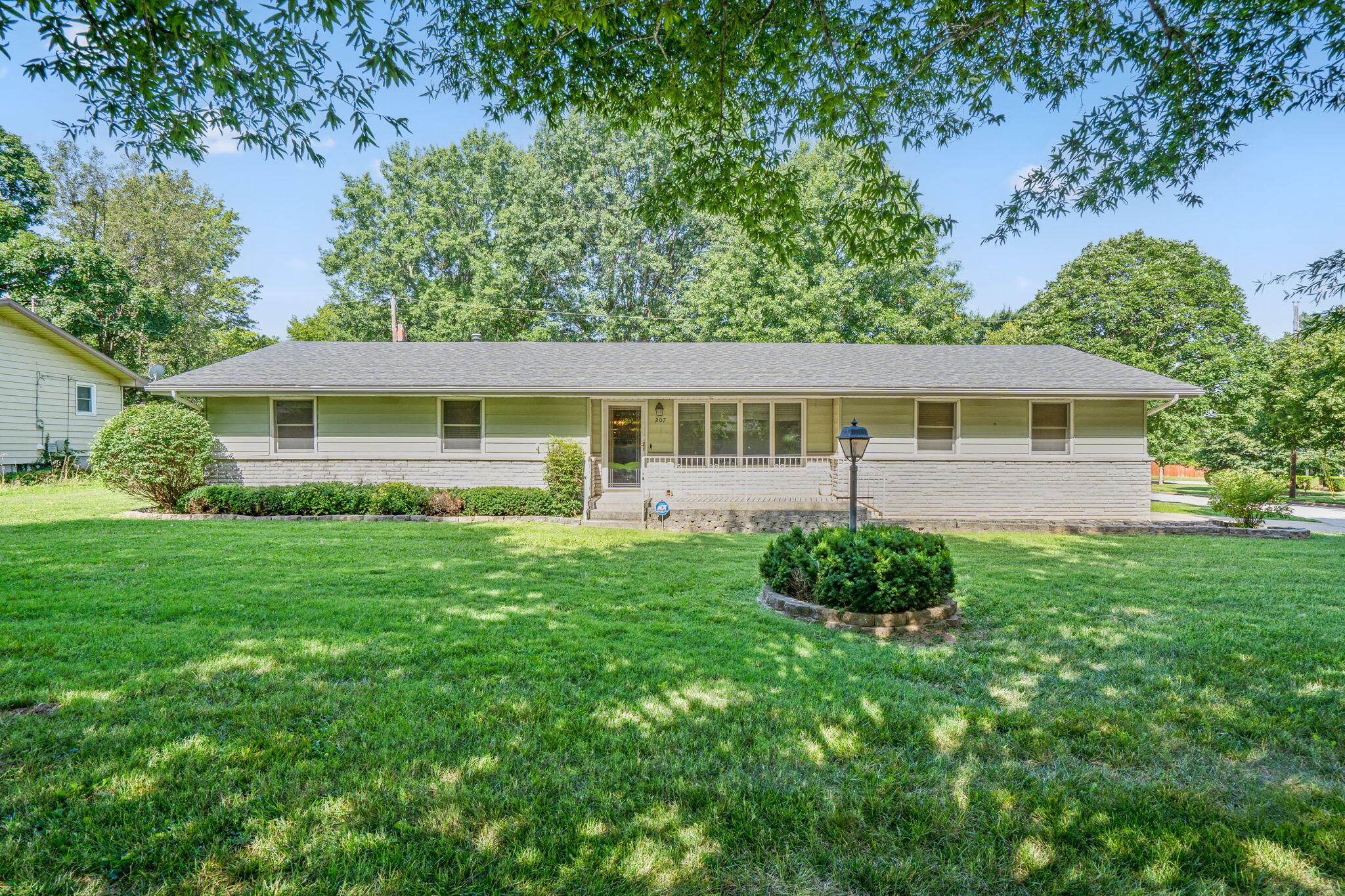 York Ave, Springfield, MO 65802
