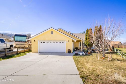 18101 Ghost Town St, Tehachapi, CA, 93561-5270 | Card Image