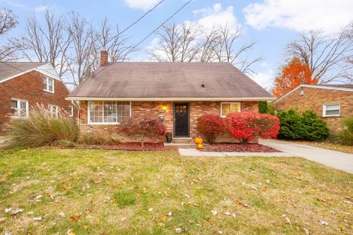 22686 Maple Ave, Farmington, MI, 48336-3949 | Card Image