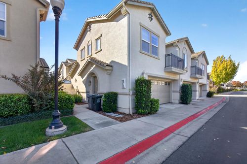 712-3301 N Park Dr, Sacramento, CA, 95835-1877 | Card Image
