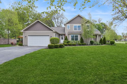 664 Country Club Rd, Crystal Lake, IL, 60014-5607 | Card Image