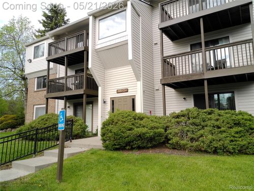 30024 W 12 Mile Rd, Farmington Hills, MI, 48334-3913 | Card Image