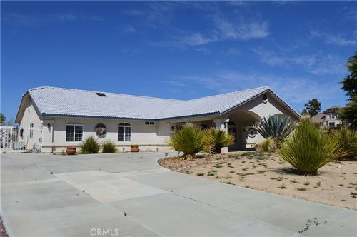 13616 Cronese Rd, Apple Valley, CA, 92308-6146 | Card Image