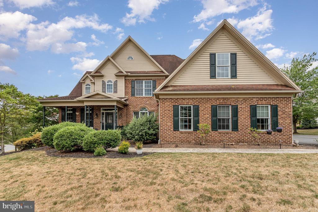 Clairburn Dr, Mechanicsburg, PA 17050