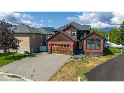 831 309th St, House other with 6 bedrooms, 4 bathrooms and null parking in Kimberley BC | Image 2