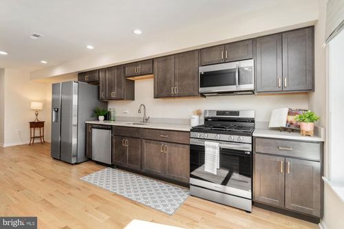 927 E Chase St, BALTIMORE, MD, 21202-5525 | Card Image