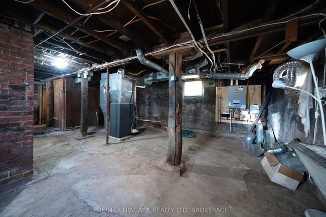 4749 Epworth Cir, House other with 4 bedrooms, 3 bathrooms and 4 parking in Niagara Falls ON | Image 40