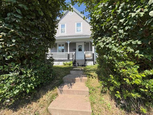 471 S Albert St, House with 3 bedrooms, 2 bathrooms and null parking in New Glasgow NS | Card Image