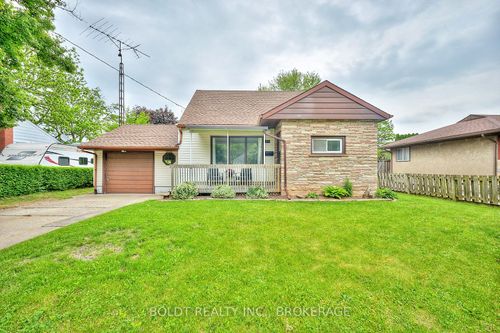 130 Gadsby Ave, Welland, ON, L3C1A9 | Card Image