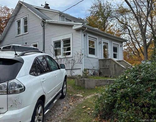 35 Catherine St, East Northport, NY, 11731-1300 | Card Image
