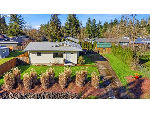 915 Se Zee Ct, McMinnville, OR, 97128-8933 | Card Image