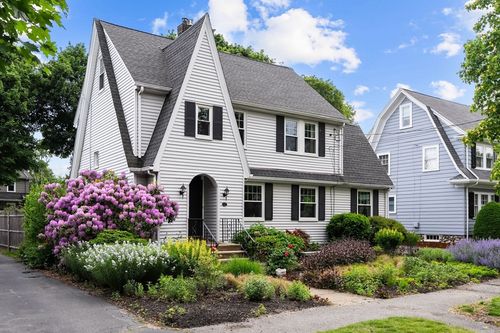15 Grace Rd, Medford, MA, 02155-2117 | Card Image