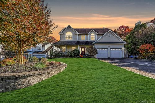 6 Laurel Cres, Manorville, NY, 11949-2949 | Card Image