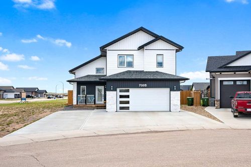 7005 38 Street Close, Lloydminster, AB, T9V3T1 | Card Image