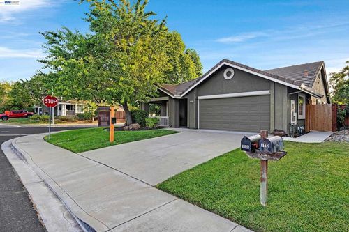 1106 Baltusrol Ct, Livermore, CA, 94551-8763 | Card Image