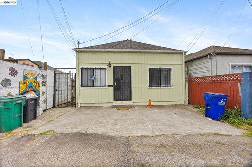 1526 Munson Way, Oakland, CA, 94606-5008 | Card Image