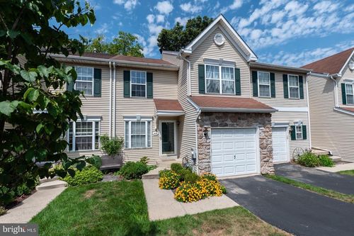 1028 Colin Dr, ROYERSFORD, PA, 19468-3135 | Card Image