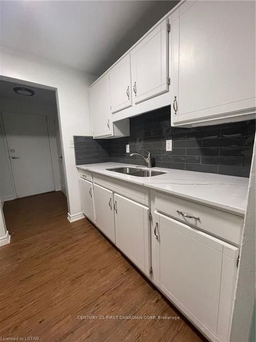 211-294 Saulsbury St, Strathroy, ON, N7G2B2 | Card Image