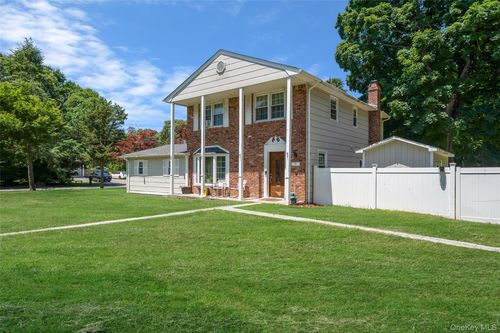 5 Fox Rd, Middle Island, NY, 11953-1520 | Card Image